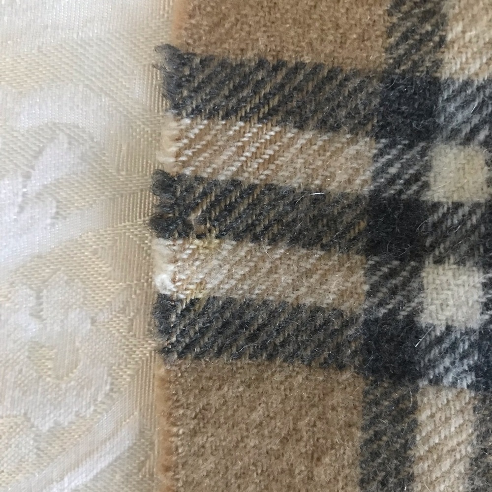 Burberry Cashmere Scarf - Picture 6 of 7